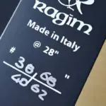 Angabe von Bogenlänge und Zuggewicht auf einem Wurfarm.