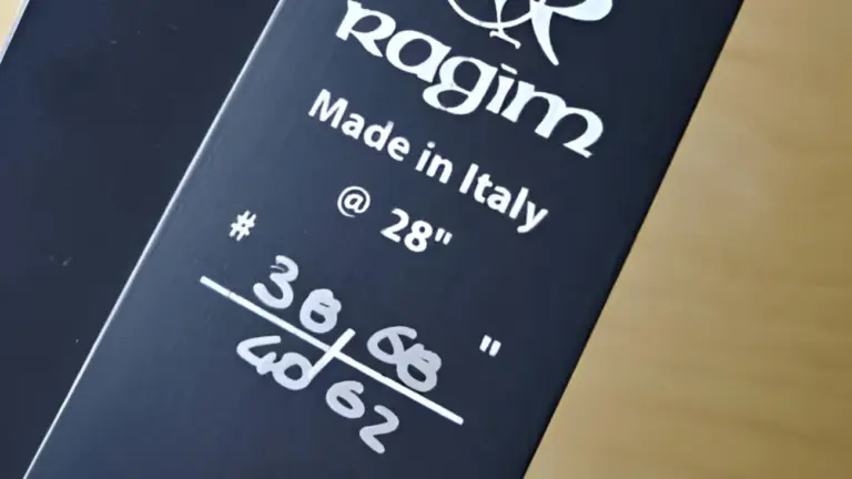 Angabe von Bogenlänge und Zuggewicht auf einem Wurfarm.