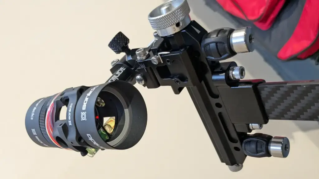 Ein Scope mit Linse an einem Compound Visier